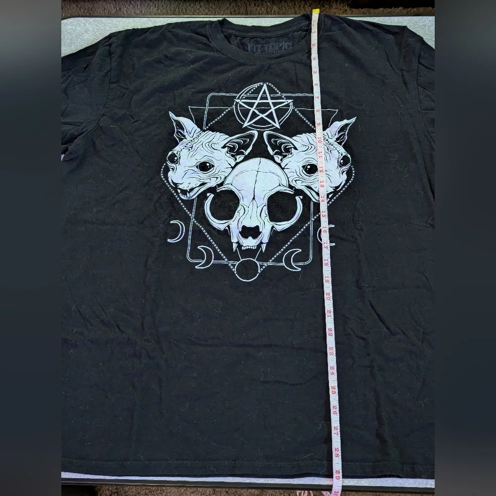 Hot Topic Tee - Picture 3 of 3